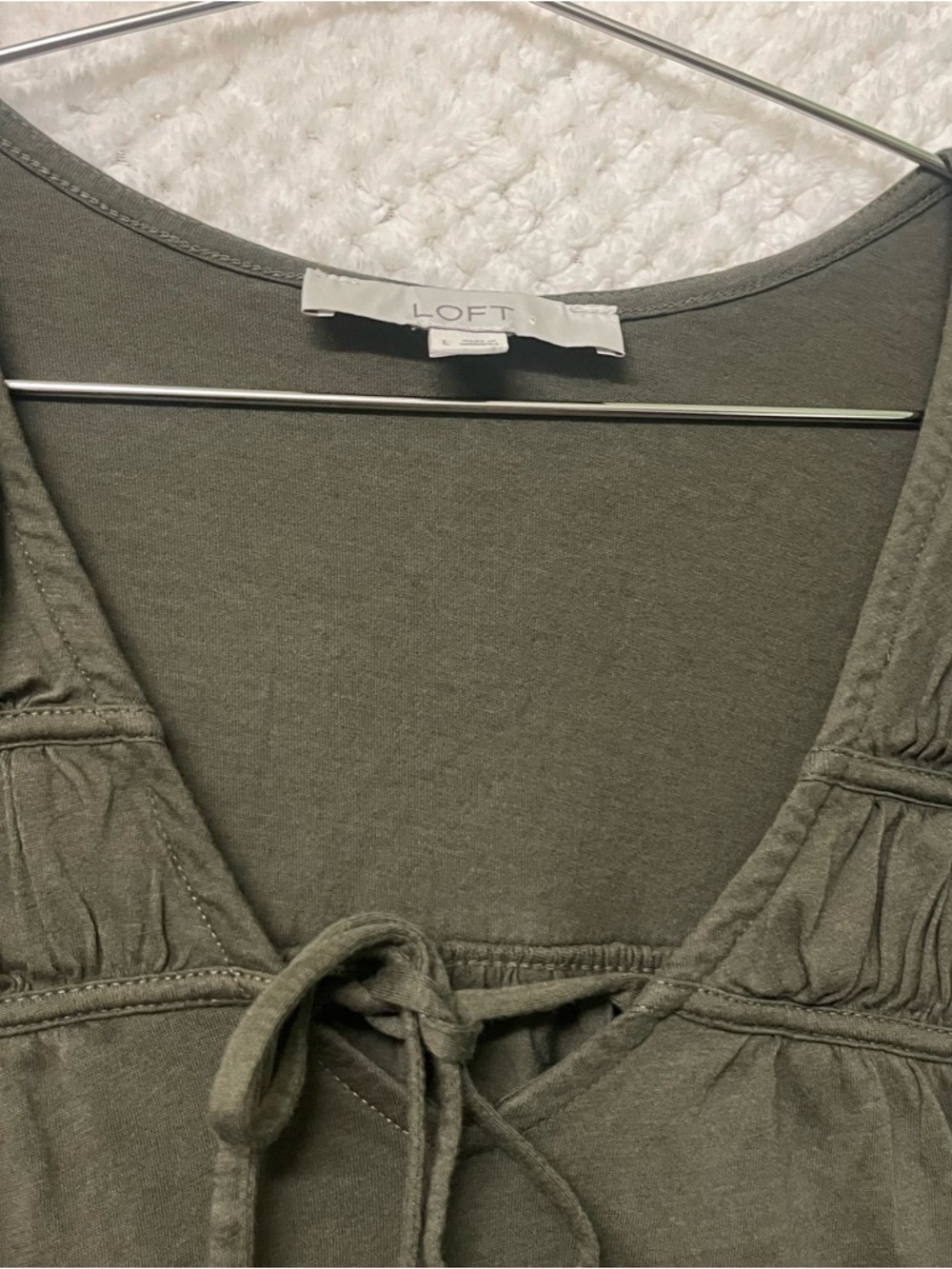 LOFT Shirred Tie Neck Top Green Cotton Blend Boho Chic V-neck Womens Large - Picture 6 of 12